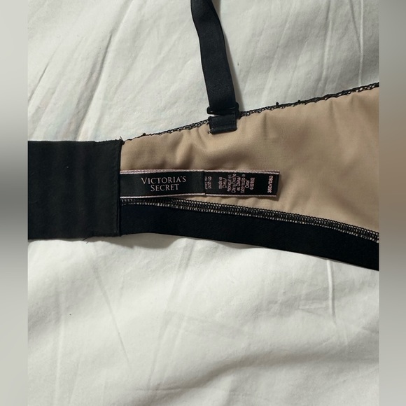 Black and tan bra from Victoria’s Secret - Picture 4 of 4